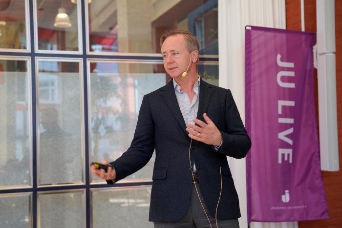  Ulf Aagerup, docent på Jönköping International Business School föreläste under vårterminens sista JU LIVE. 