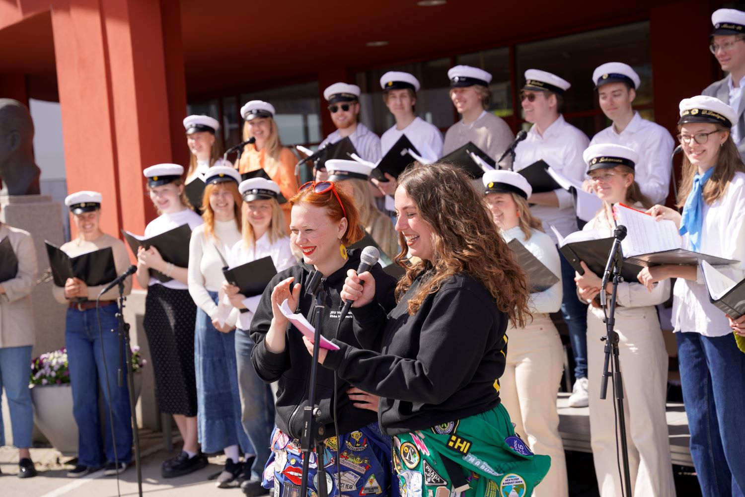 Julia De Geus och Ebba Hyltmark, ordförande respektive vice ordförande för Jönköpings Studentkår.
