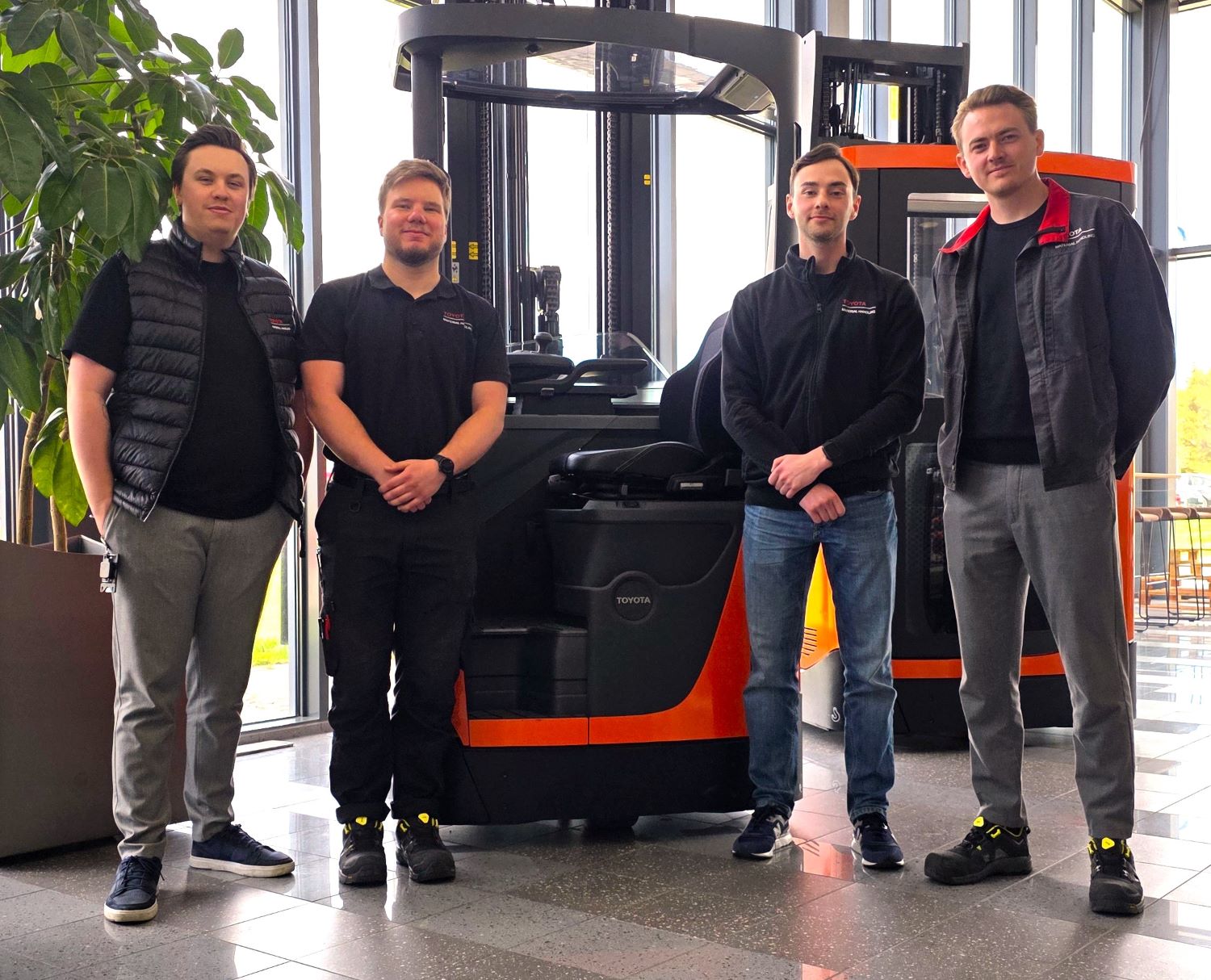 Fyra JTH-alumner fick alla jobb på Toyota Material Handling i Mjölby.